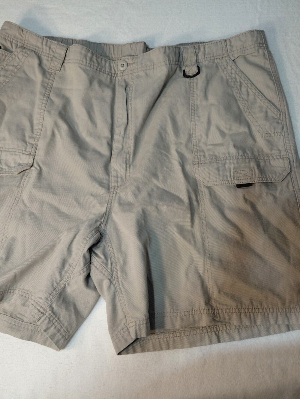 Wrangler Men's Cargo Shorts in Light Khaki Size 48x8